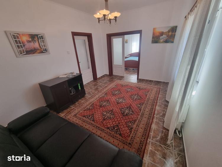 Casă cu 4 camere cu Teren 1202 Mp în Băcia