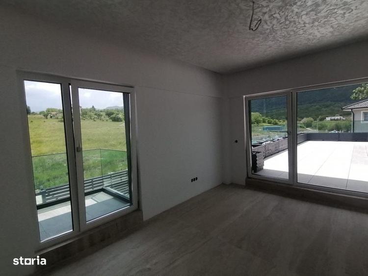 Casă cu 4 camere în Prislop