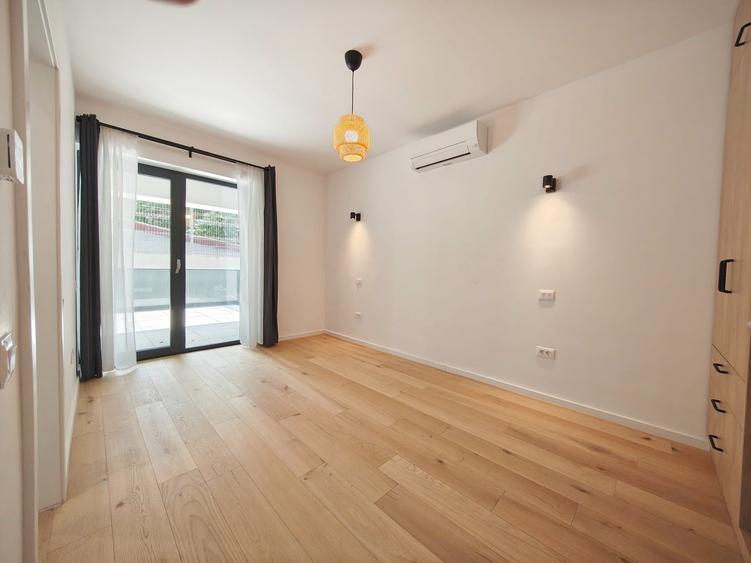 Apartament cu 3 camere decomandat, mobilat în Băneasa