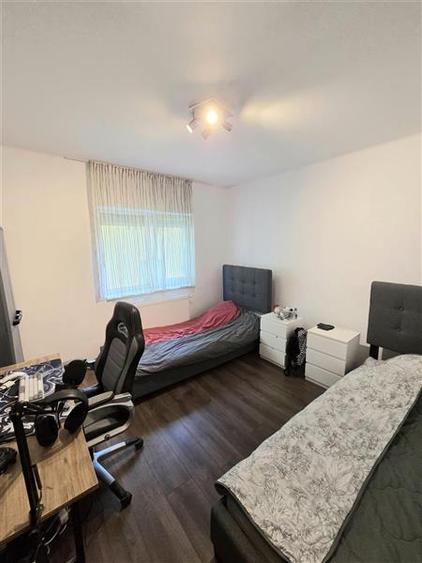 Apartament cu 3 camere decomandat, mobilat în Far