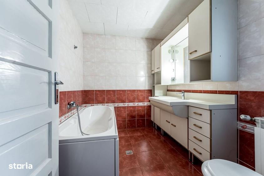 Casă cu 4 camere cu Teren 421 Mp în Funcționarilor