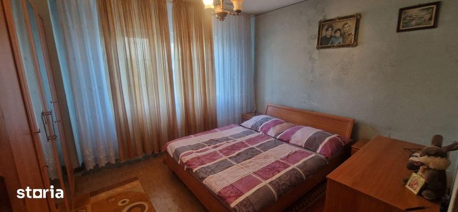 Apartament cu 3 camere decomandat în 1 Mai