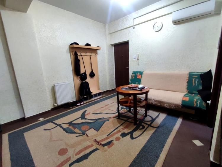 Apartament cu 3 camere decomandat, mobilat în Aleea Tudor Neculai