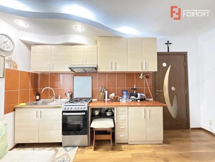 Apartament cu 2 camere semidecomandat, mobilat în Ronaț