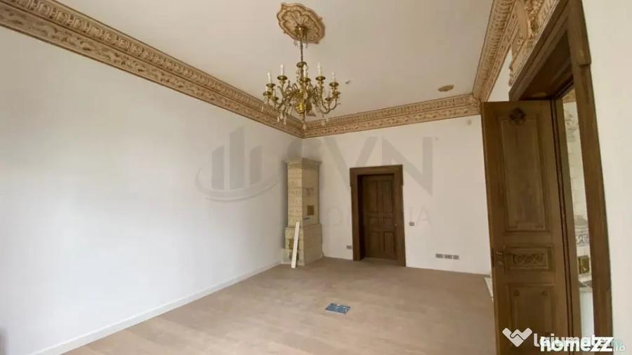 Casă cu 7 camere cu Teren 600 Mp în Grădina Icoanei