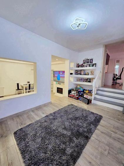 Casă cu 6 camere cu Teren 222 Mp în Dobroești