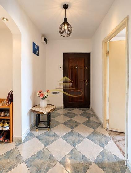 Apartament cu 3 camere decomandat în 9 Mai