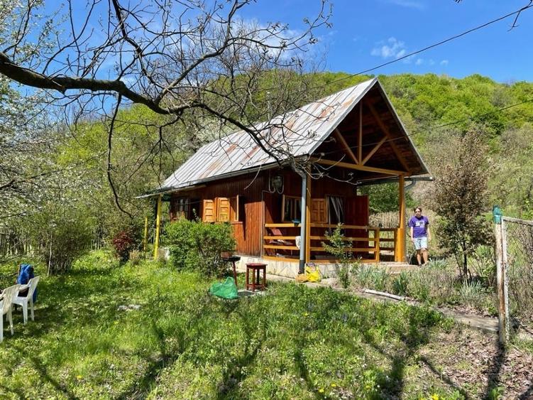 Casă individuală cu 2 camere cu Garaj în Valea Mare (Valea Lungă)