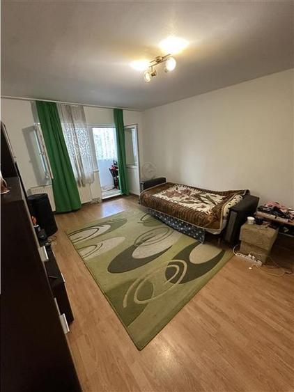 Apartament cu 4 camere decomandat în Lipovei
