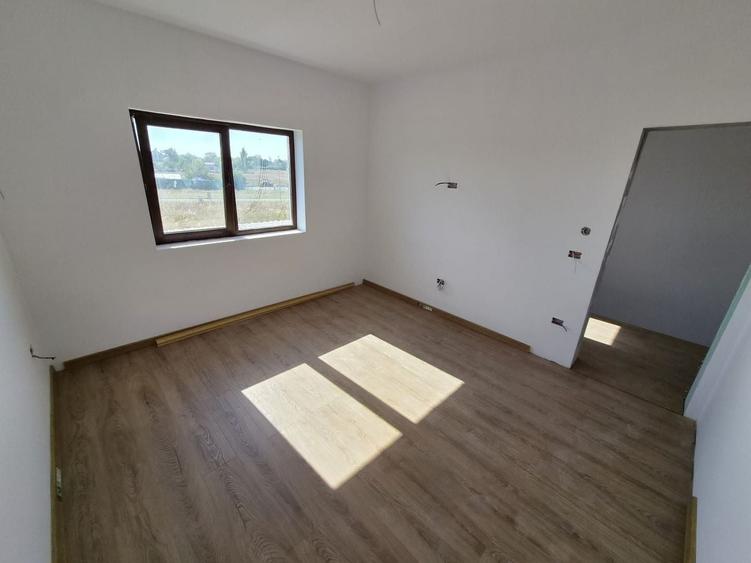 Duplex cu 4 camere cu Canalizare în Urseni
