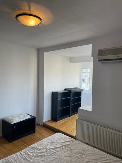Apartament cu 4 camere decomandat, mobilat în Central