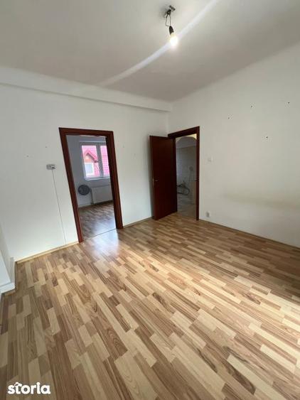 Casă cu 2 camere semidecomandat cu Canalizare în Unirii