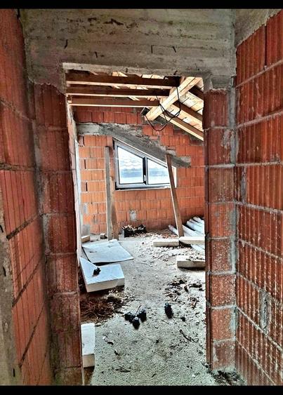 Casă cu 4 camere în Târgoviște