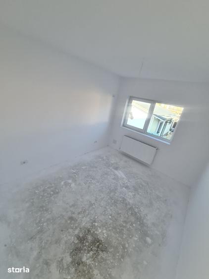 Casă cu 4 camere cu Teren 200 Mp în Vidra
