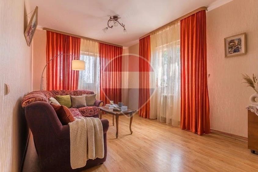 Casă cu 5 camere cu Teren 700 Mp în Filiași