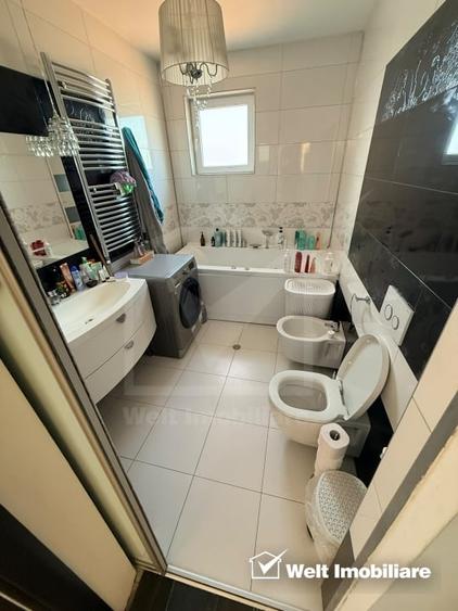 Apartament cu 3 camere semidecomandat, mobilat în Florești