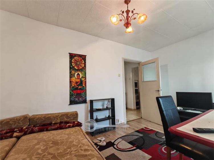 Apartament cu 3 camere decomandat, mobilat în Mircea cel Bătrân