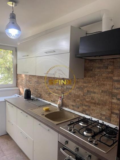 Apartament cu 2 camere semidecomandat, mobilat în P-ța Victoriei