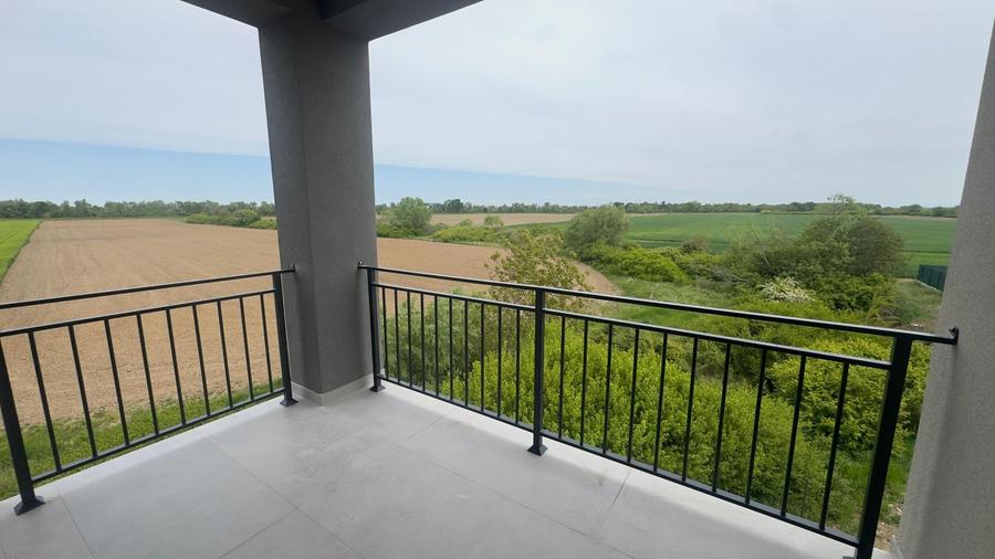 Apartament cu 2 camere decomandat în Bucovăț (Remetea Mare)