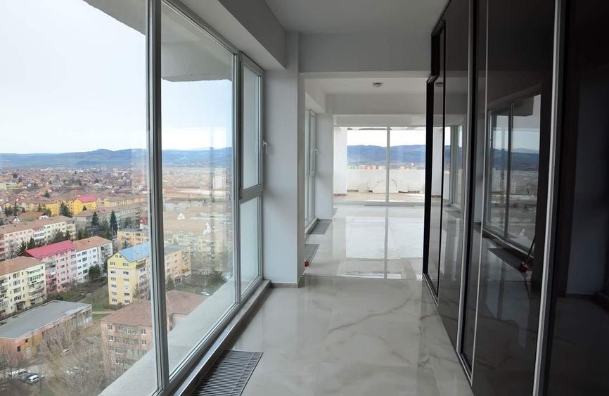 Penthouse cu 3 camere decomandat în Hipodrom 3