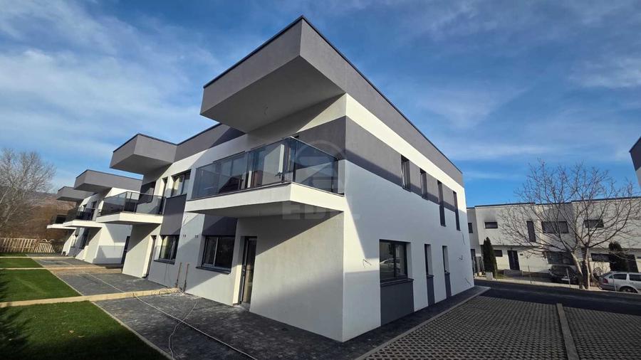 Duplex cu 5 camere cu Canalizare în Florești