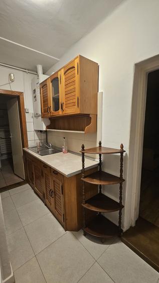 Apartament cu 3 camere semidecomandat în Exterior Vest