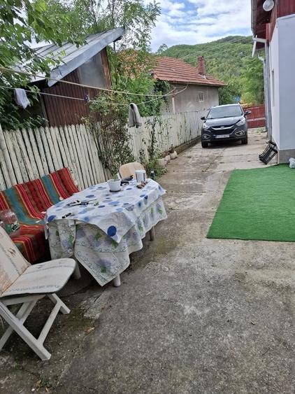 Casă cu 7 camere cu Teren 1000 Mp în Central
