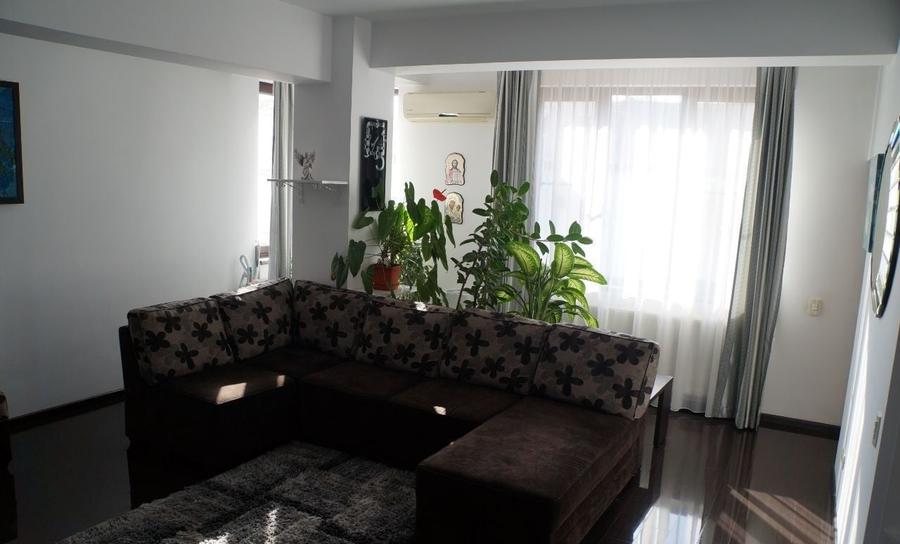 Apartament cu 3 camere decomandat, mobilat în Băneasa