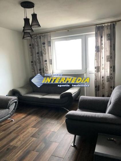 Apartament cu 3 camere decomandat, mobilat în Cetate