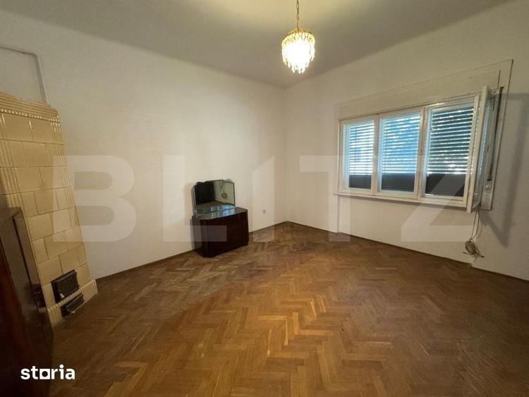 Casă cu 6 camere cu Teren 700 Mp în 700