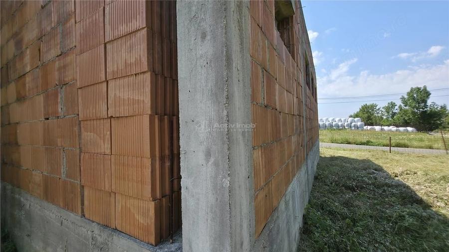 Casă cu Teren 5314 Mp în Răchitova