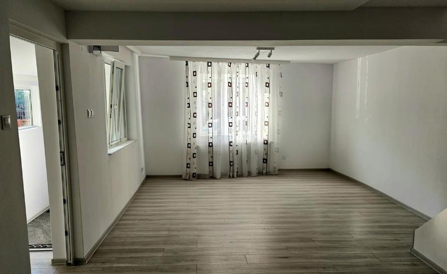 Casă individuală cu 3 camere cu Canalizare în Central