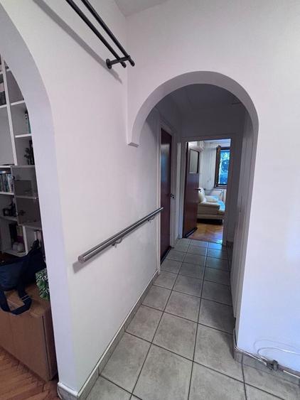 Apartament cu 3 camere decomandat în Drumul Taberei