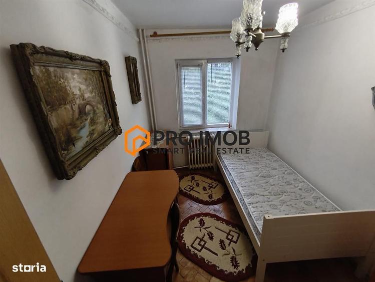 Apartament cu 3 camere semidecomandat în Central