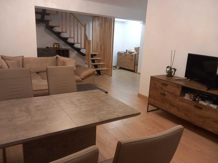 Apartament cu 3 camere decomandat în Drumul Taberei