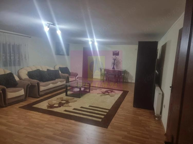 Casă cu 7 camere cu Teren 1500 Mp în Islaz