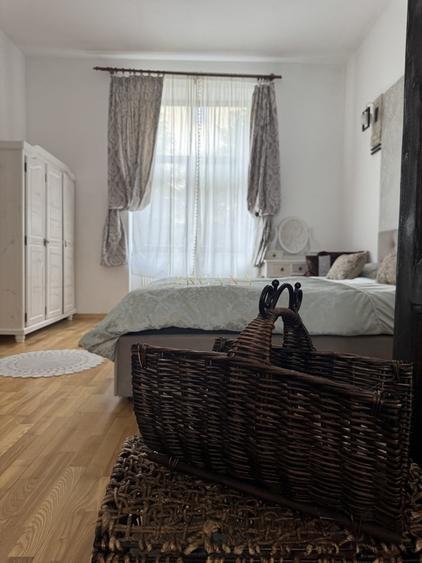 Apartament cu 2 camere semidecomandat, mobilat în Semicentral