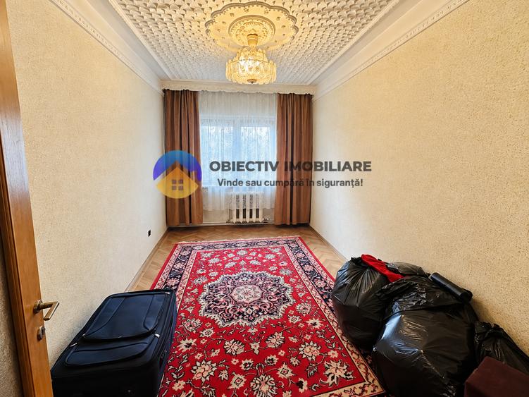 Apartament cu 4 camere decomandat în Mărăței