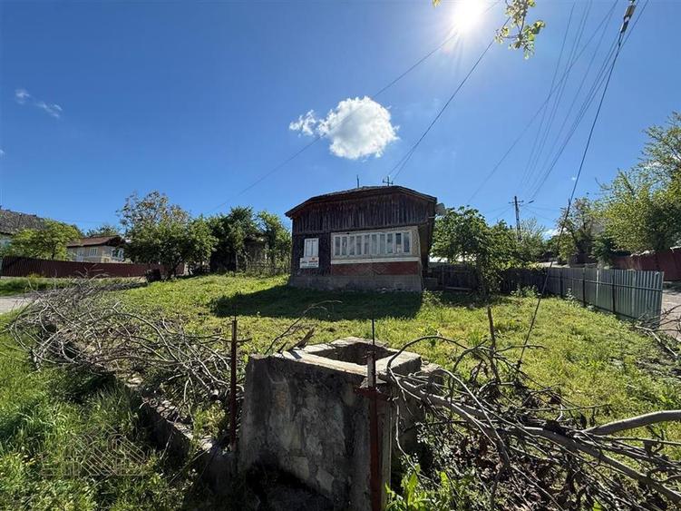 Casă cu 4 camere cu Teren 1000 Mp în Hăulișca