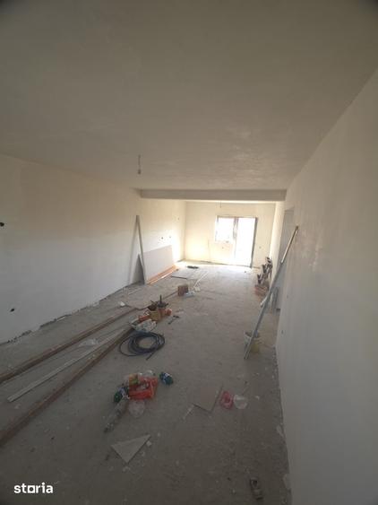 Casă cu 5 camere cu Teren 250 Mp în Clinceni