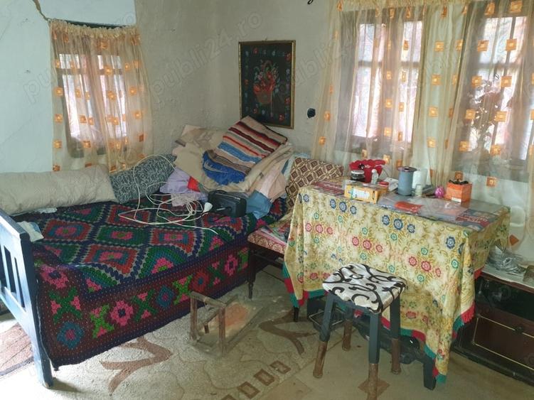 Casă cu 2 camere cu Teren 4000 Mp în Gării