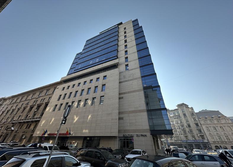 Birou, de 8,150 mp, în Universitate