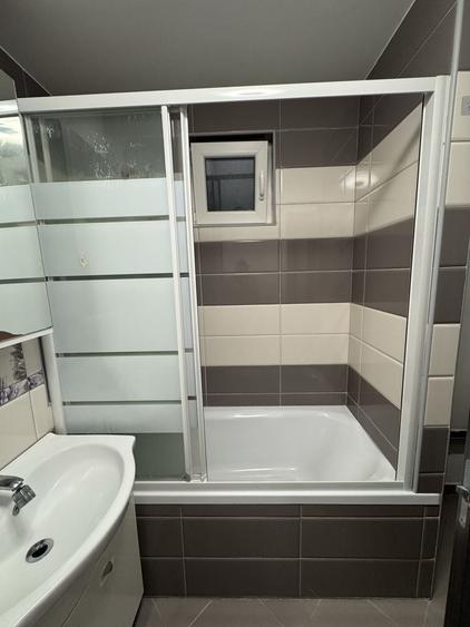 Apartament cu 3 camere decomandat în Sud