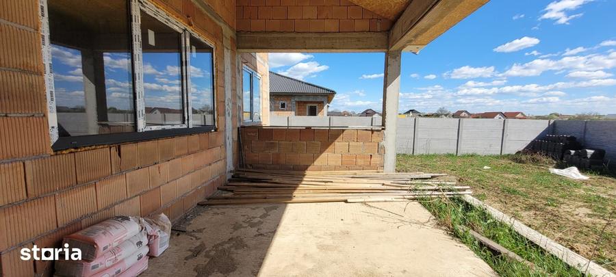 Casă cu 4 camere cu Teren 550 Mp în Lazuri
