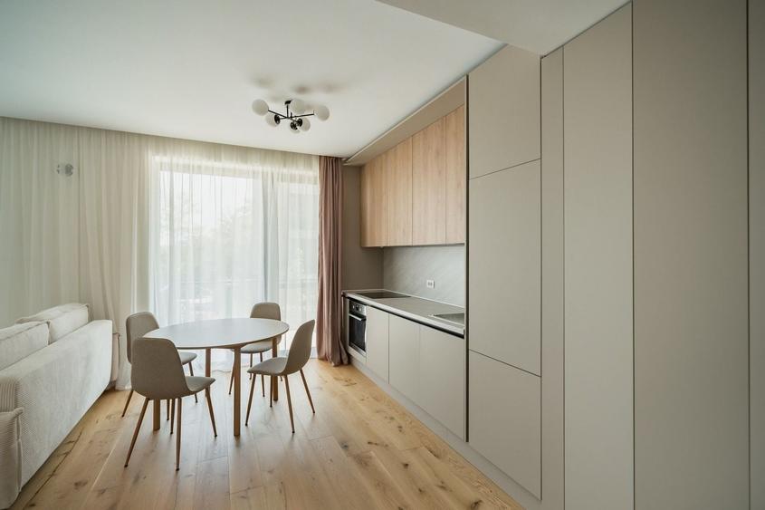 Apartament cu 2 camere semidecomandat, mobilat în Tunari