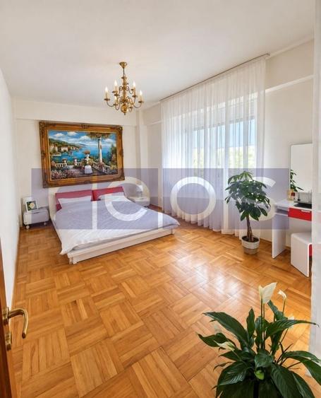Casă individuală cu 15 camere cu Canalizare în Mihai Bravu
