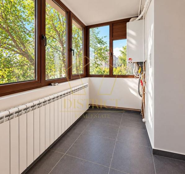 Apartament cu 3 camere semidecomandat, mobilat în Lipovei
