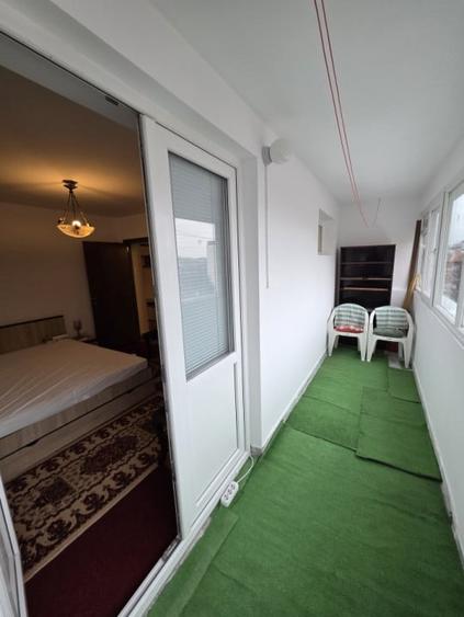 Apartament cu 3 camere semidecomandat, mobilat în Iancului