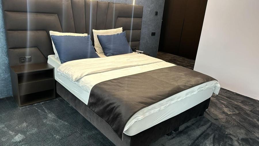 Apartament cu 4 camere decomandat, mobilat în Iancu Nicolae