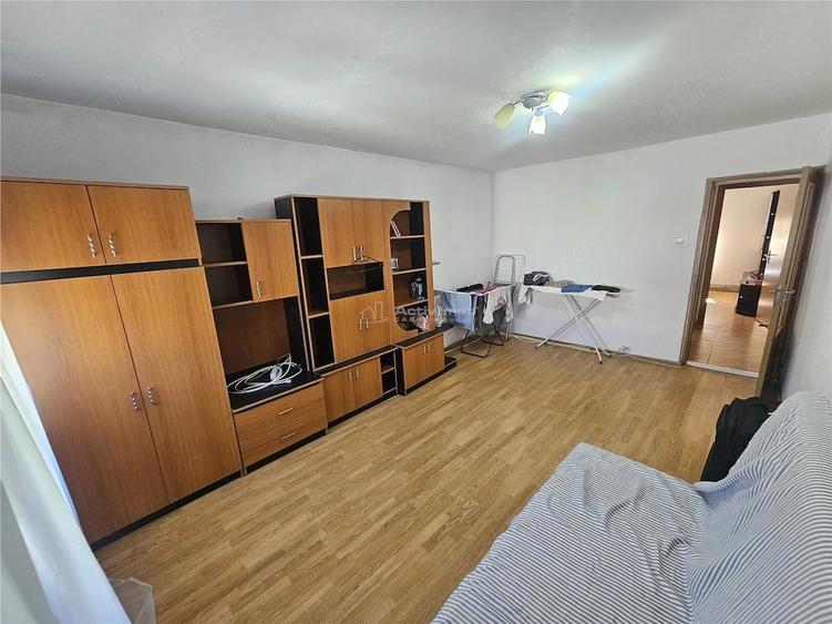 Apartament cu 2 camere decomandat în Cuptoare (Reșița)